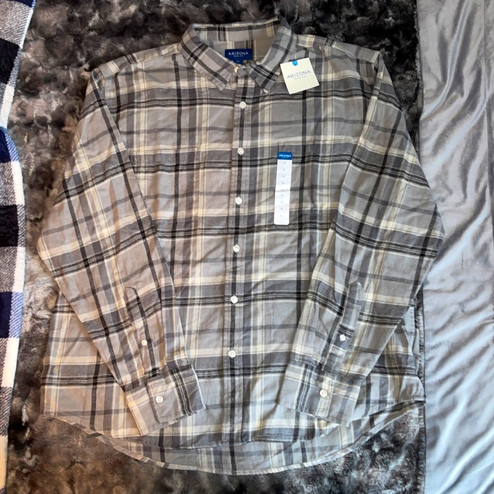 Arizona long sleeve plaid button shirt. Men’s size XL